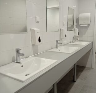 Blaty sanitarne pod umywalki Instytut Stomatologii w Lublinie (3)