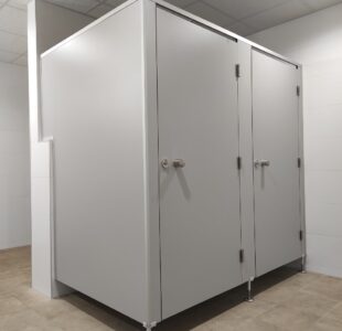 Ścianki łamane podójne HPL + ścianka działowa do prysznica - hala gimnastyczna (5)